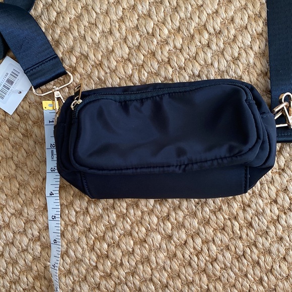NWT Crossbody Bag with adjustable strap - two pockets - Picture 5 of 8